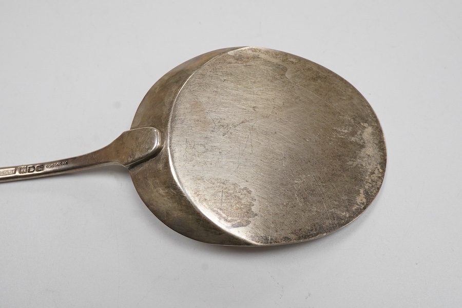 A George V silver cake server by Asprey & Co, London, 1914, 22.7cm, 96 grams.